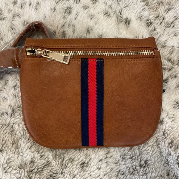 NWT - Vici Faux Leather Belt Bag - Picture 2 of 4